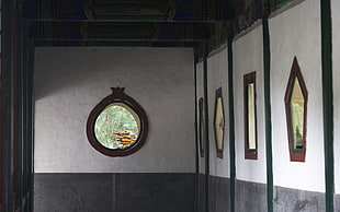 five different shape windows inside the room