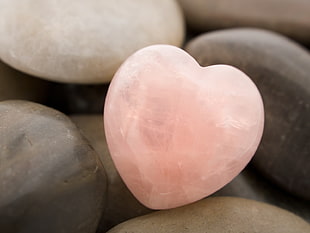 heart-shaped pink stone HD wallpaper