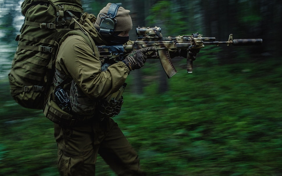 man in army uniform using rifle HD wallpaper