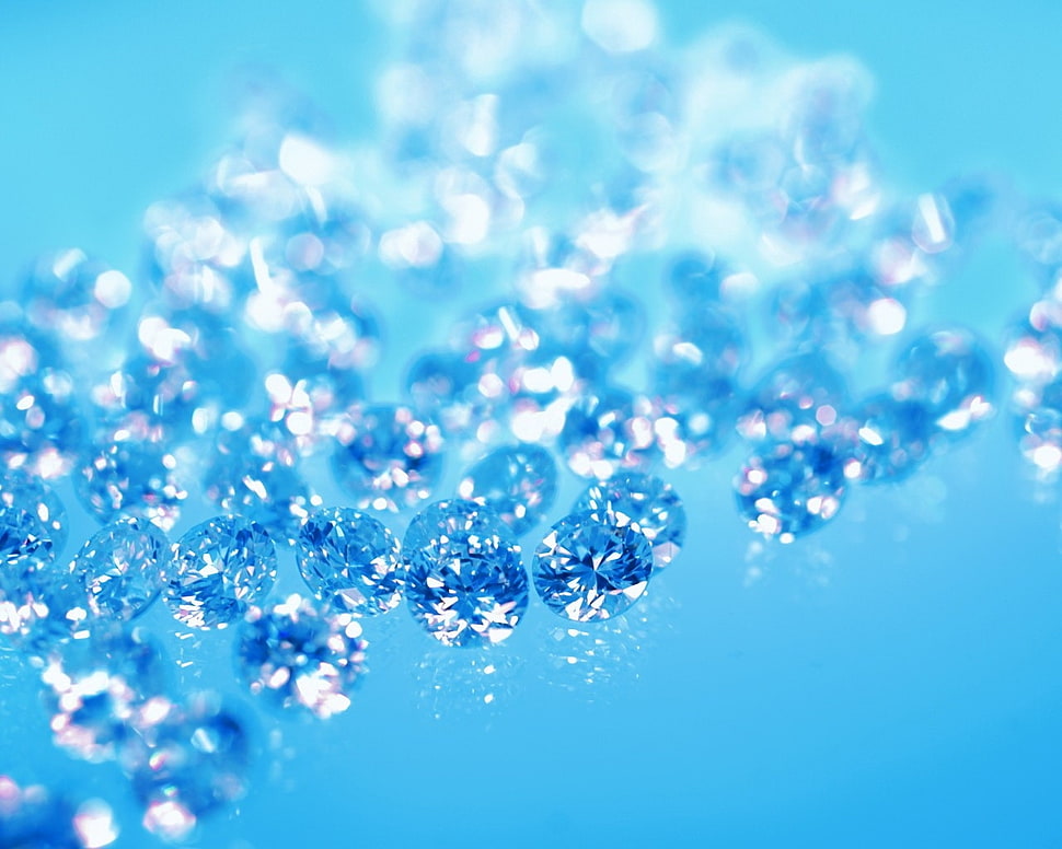 Blue clear glass beads HD wallpaper