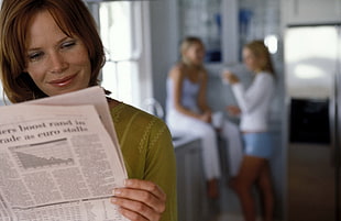 woman reading newspaper HD wallpaper
