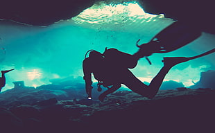 silhouetto of man, underwater, sea, divers