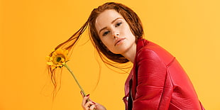 woman holding yellow sunflower HD wallpaper