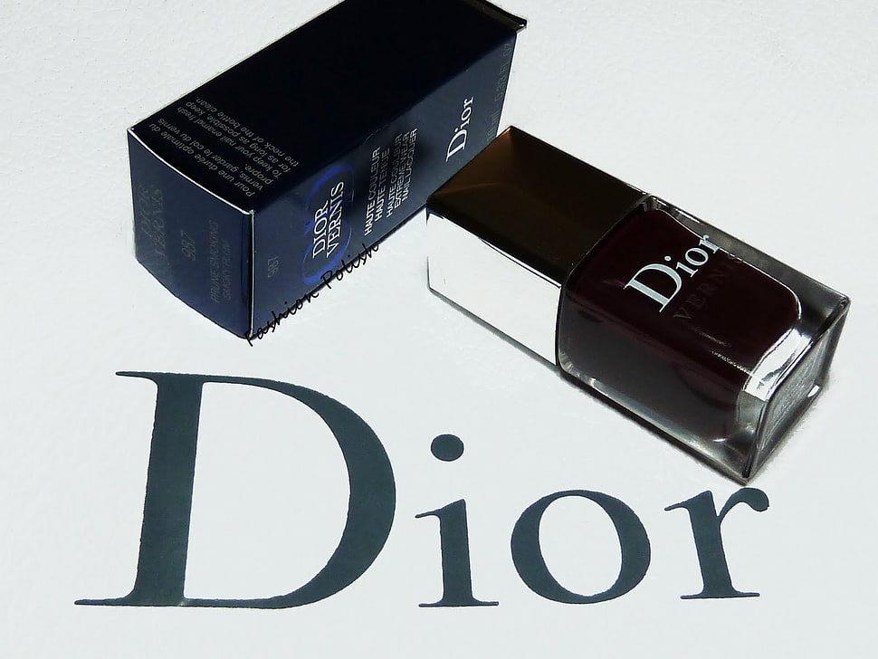 Dior bottle with box HD wallpaper