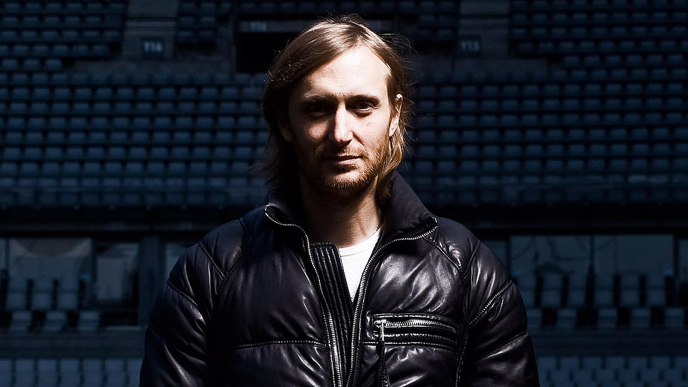 man wearing black leather jacket HD wallpaper