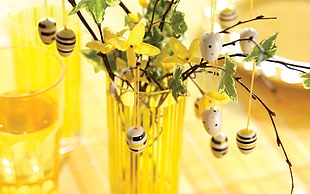 yellow petaled flowers on vase HD wallpaper