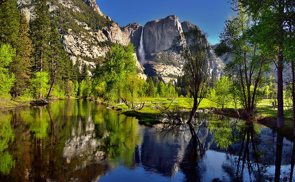 photo of bodies of water near cliff, merced river, yosemite national park HD wallpaper