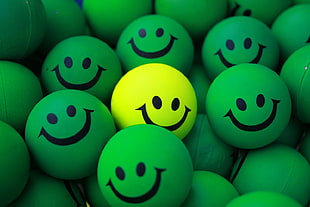 green and yellow smiley emoji HD wallpaper