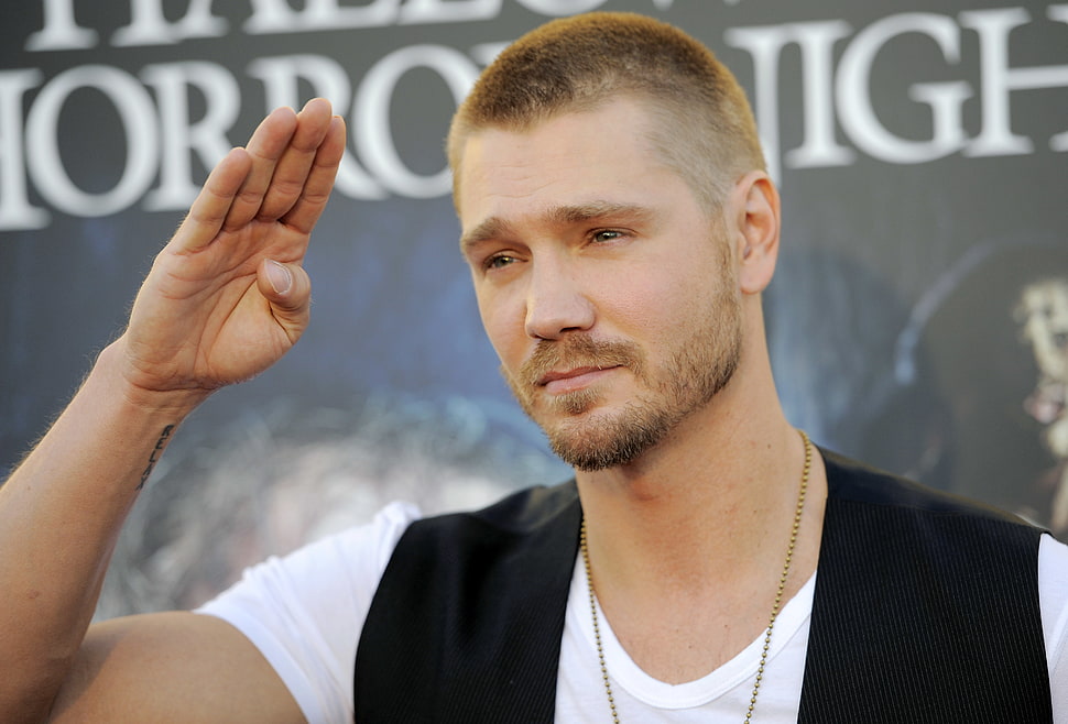 male salute's while standing near gray background HD wallpaper
