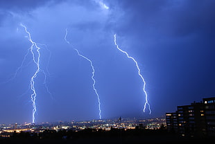 lightning strike, lightning, storm, cityscape HD wallpaper