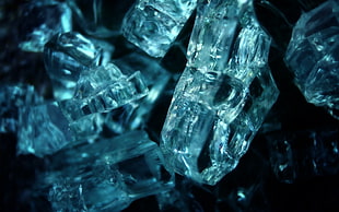 closeup photo of a crystal quartz