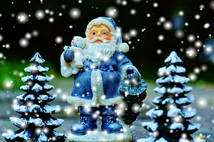 Santa Claus in blue dress figure decor HD wallpaper