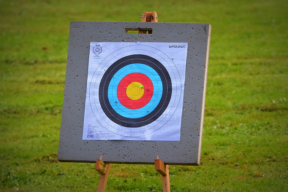 target board on green field HD wallpaper