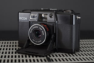 black Richo FF-1s film camera