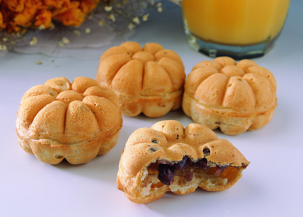 four brown sweet pastries HD wallpaper