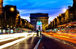 timelapse photography of arc de triomphe at night