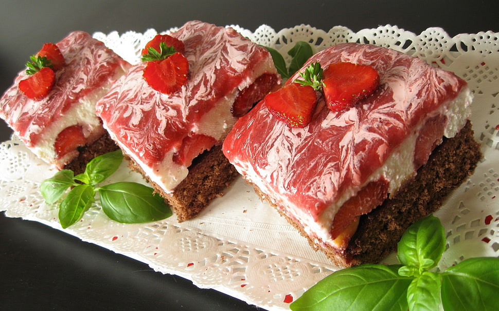 three cakes HD wallpaper