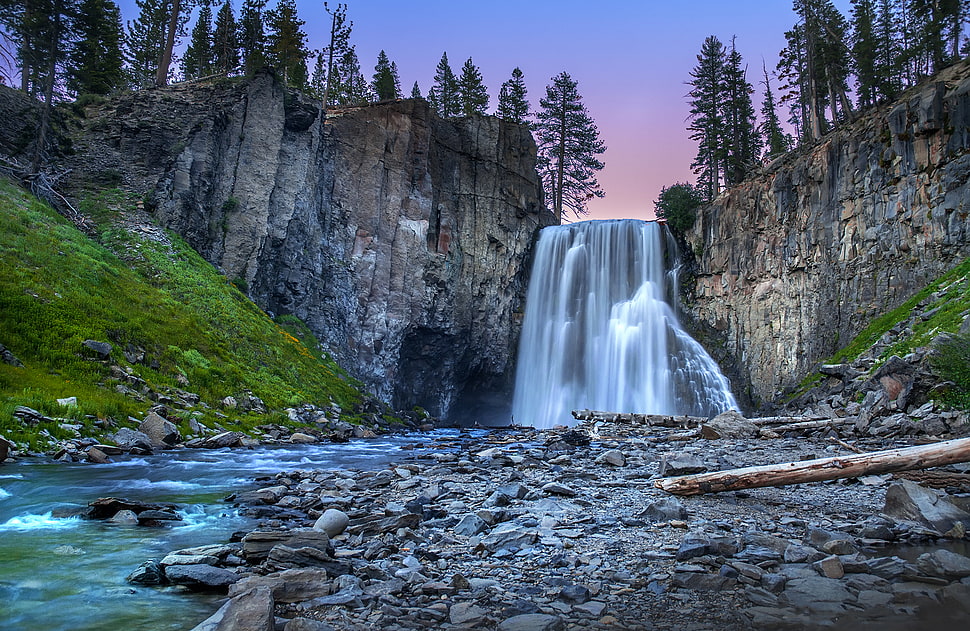 waterfalls surrounded by gray cliffs during daytime HD wallpaper