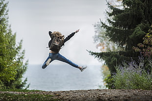 woman in black and blue jeans doing jump shot HD wallpaper