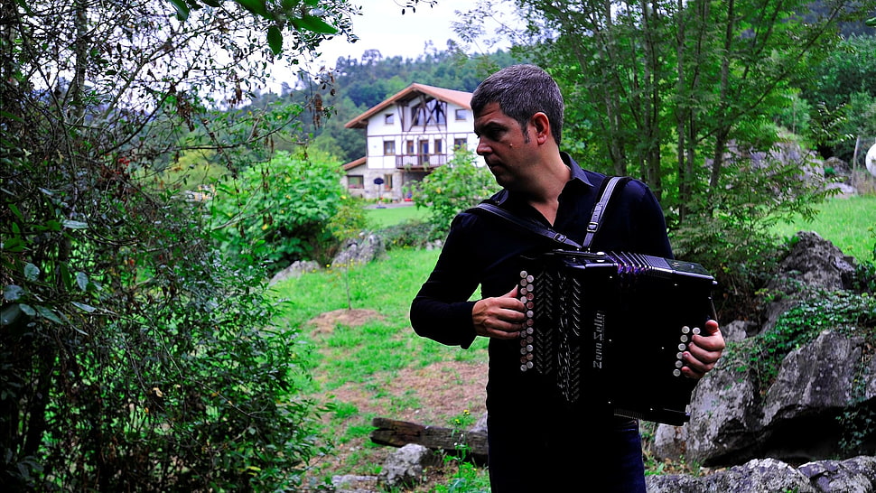 man wearing black dress shirt holding accordion HD wallpaper