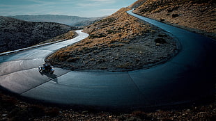 gray horse shoe-shape concrete road, motorcycle, road, hills, trikes