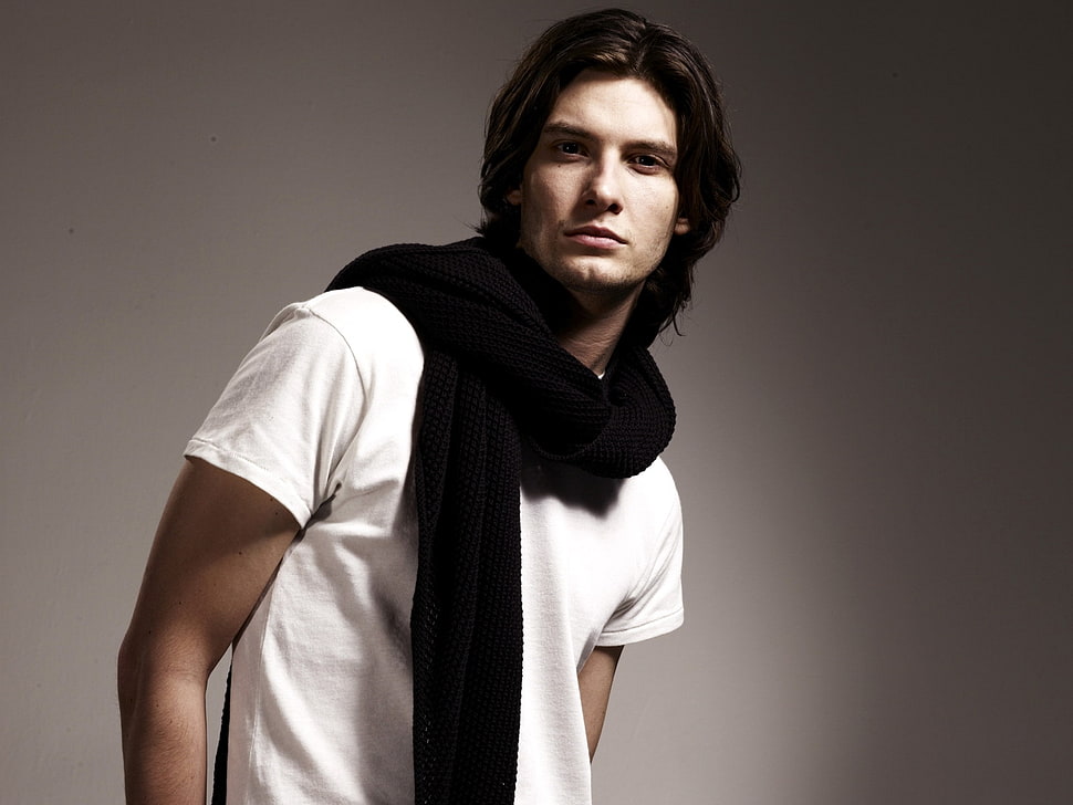 men's white crew-neck shirt and black scarf HD wallpaper
