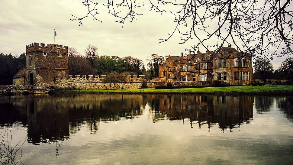 brown and green concrete building, castle, England, reflection HD wallpaper