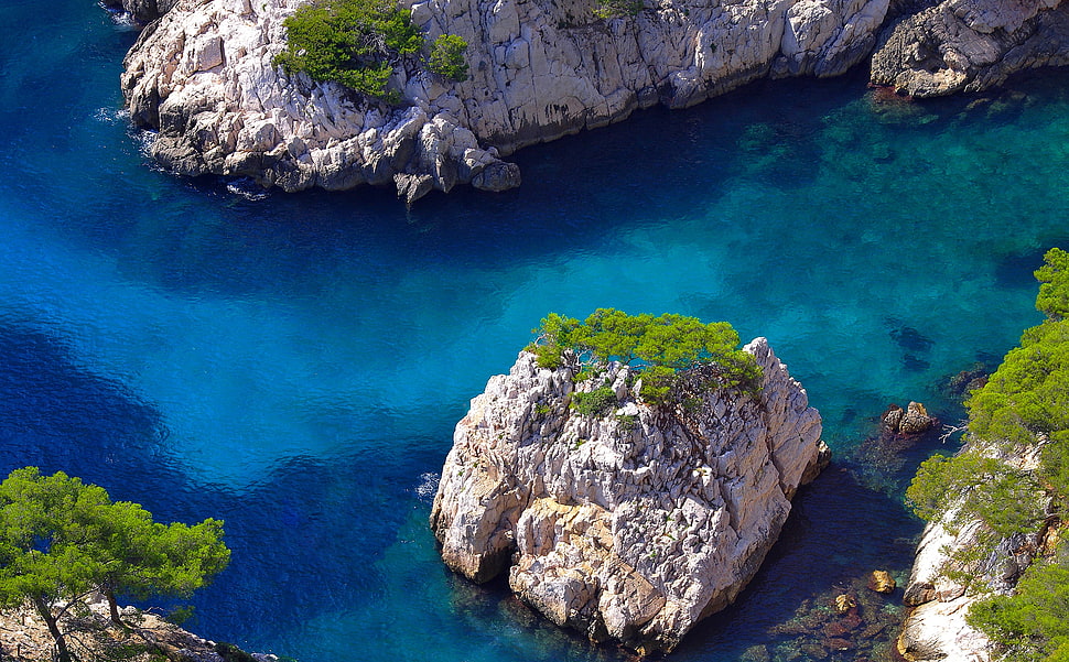 aerial photo of islands and body of water during daytime HD wallpaper