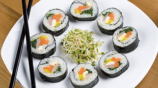 rice rolled with vegetable toppings