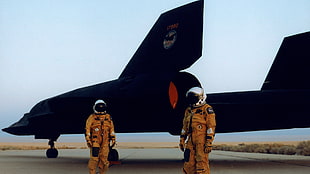 black jet, Crew, pilot, NASA, Lockheed SR-71 Blackbird