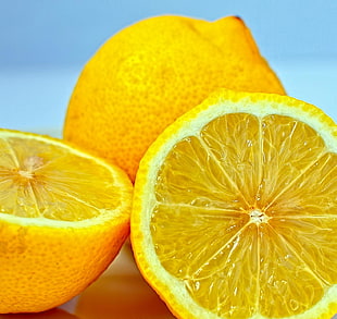 sliced yellow citrus fruits, lemon