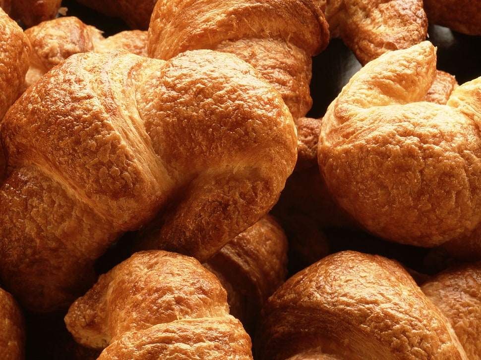 baked spanish bread high-saturated photography HD wallpaper
