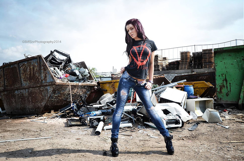 men's black and red t-shirt and distressed blue denim fitted jeans, women, jeans, T-shirt, trash HD wallpaper
