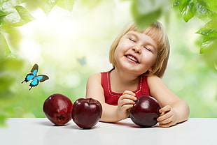 girl and tree apples