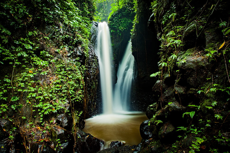 waterfall photo during daytime HD wallpaper