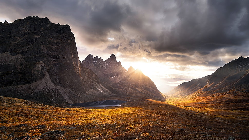 sunlight on mountain HD wallpaper