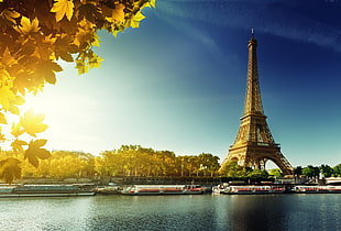 photo of Eiffel Tower, Paris
