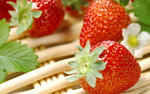 Strawberries on wicker basket HD wallpaper