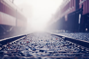 close-up photography of train track during daytime HD wallpaper