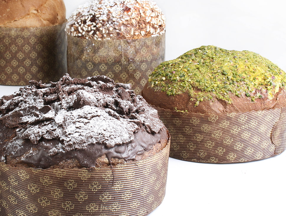 two round chocolate cakes HD wallpaper