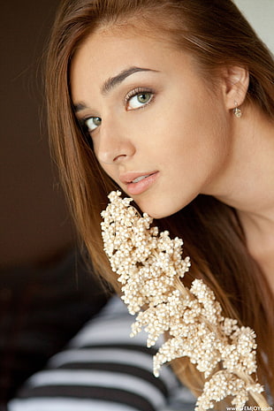 white flower decor, Adriana F, model