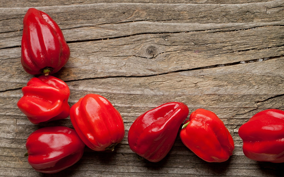 seven chilies on brown wooden surface top HD wallpaper
