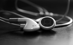 white and gray earbuds HD wallpaper