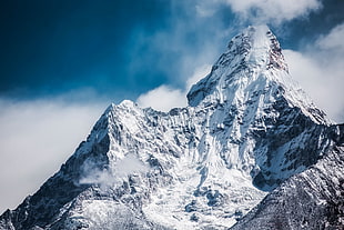 mount everest during cloudy sky HD wallpaper