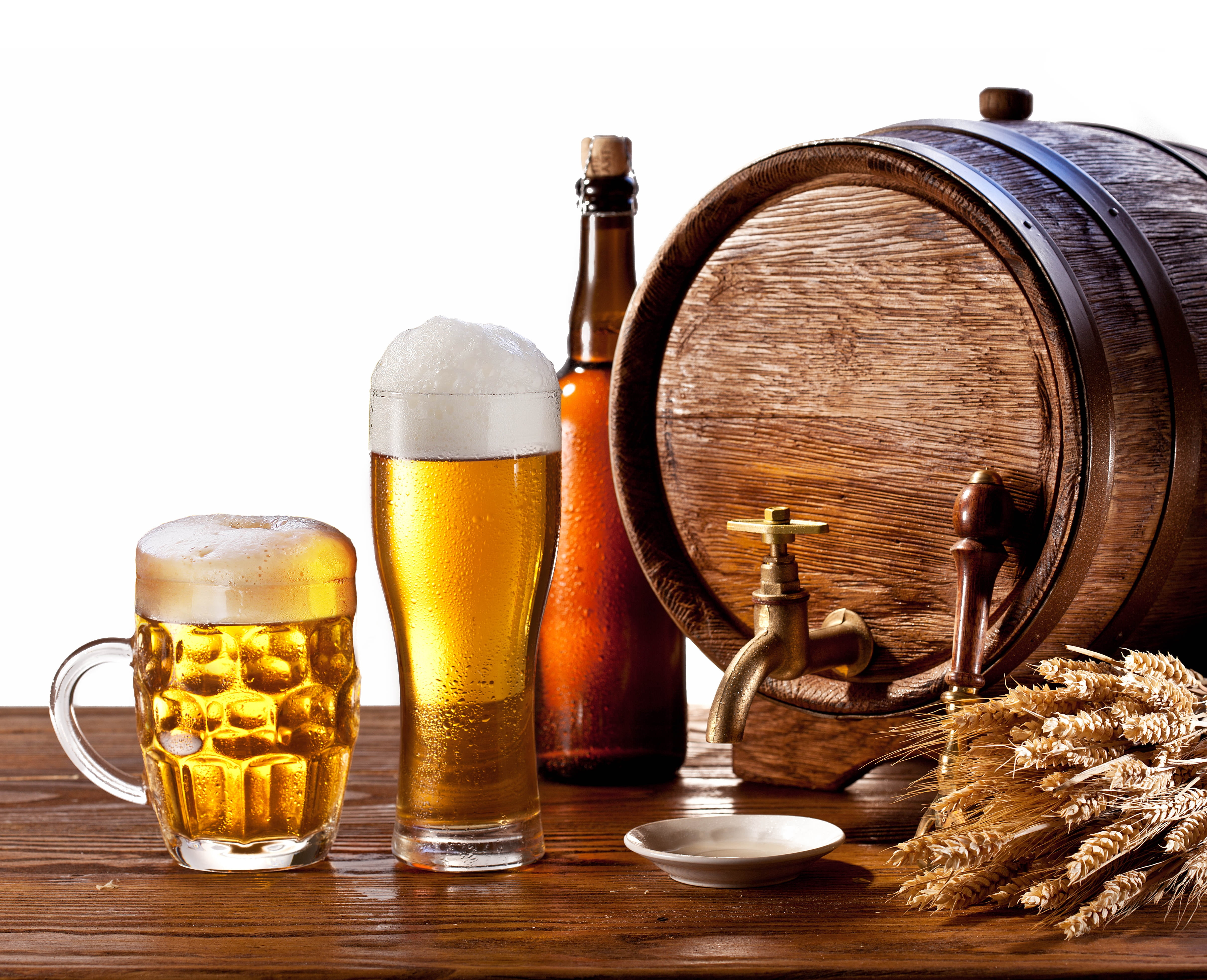 Clear beer mug and pilsner glass beside brown glass bottle and brown wooden  barrel on table HD wallpaper | Wallpaper Flare