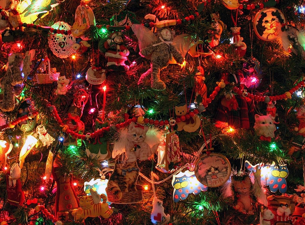 closeup photo of Christmas tree with cat ornaments lighted on HD wallpaper