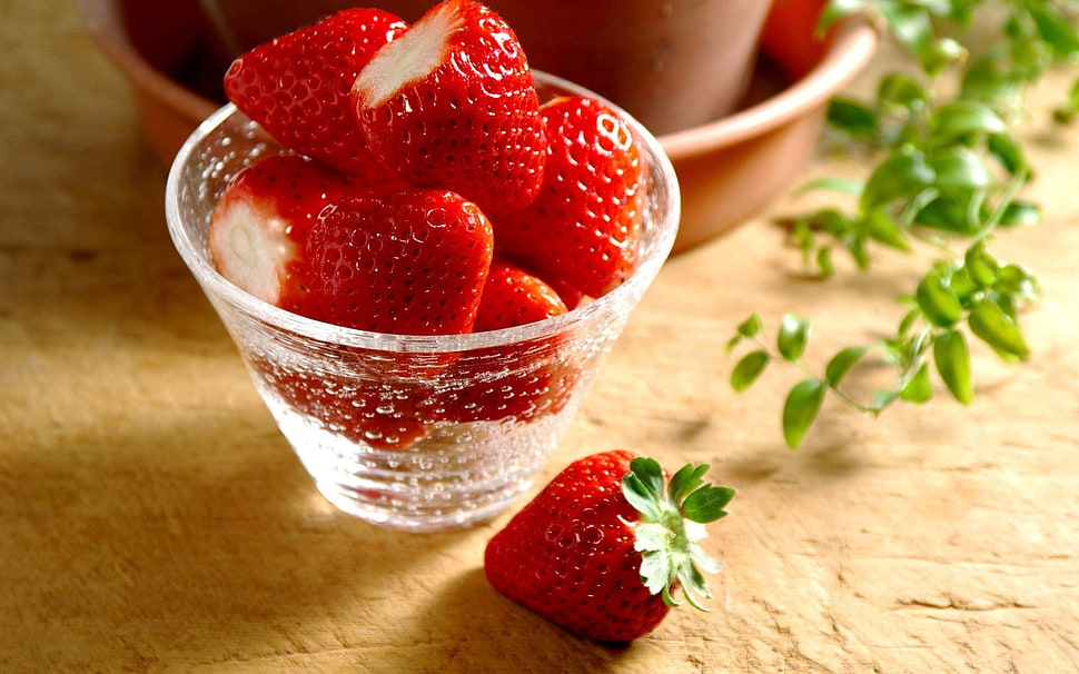 Strawberries on clear glass cup HD wallpaper