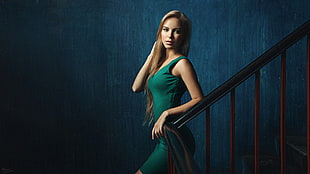 woman wearing green sleeveless dress on stairs