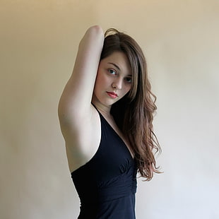 women's black spaghetti strap top, Imogen Dyer, armpits