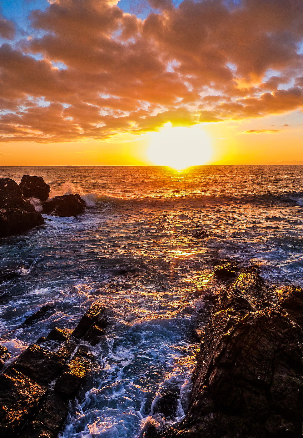 scenery of sea and brown rocks during sunset HD wallpaper